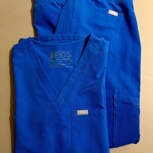 FIGS Catarina Scrub Top and Zamora Jogger Scrub Pants in Royal Blue - XS